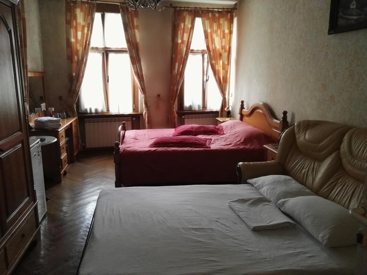 Pensiunea Italiana Brasov Luaran gambar